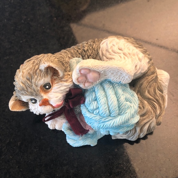 COPY - Italian hand painted Cat with yarn - Picture 1 of 3